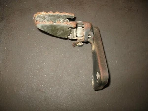 1994 XT600 LEFT FRONT FOOT PEG + BRACKET YAMAHA XT 600 1984-1995 34L-27412-00-R4 - Bild 1 von 4
