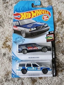 2 Stück - Hot Wheels Volvo 850 Kombi blau HW Race Day & weiß 850 Kombi Set - Bild 1 von 5