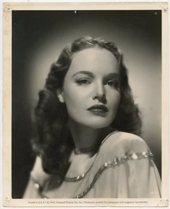Dorothy J. Hart, Amazing Portrait. 19454 - Picture 1 of 1