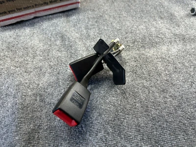 FIVELA DE CINTO DE SEGURANÇA TRASEIRA ESQUERDA DO LADO DO PASSAGEIRO FABRICANTE 69K 1998-2004 AUDI A6 S6 RS6 4,2L - Imagem 1 de 4