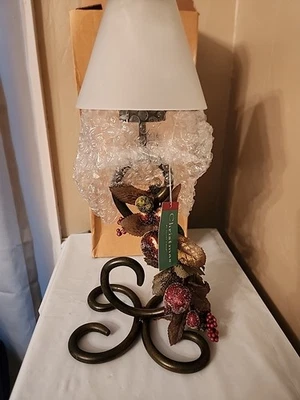 Base medalla de plata Tea Lite de colección con frutas/hojas Island Trading Co Foto 1 de 3