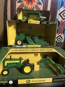 Ertl 1/16 New Tractor Lot - Picture 1 of 3