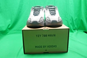 Adidas YZY 700 MNVN Gw9524 Metálico Talla 12 - Imagen 1 de 8