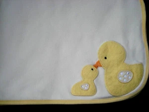 Vintage Carter's Infant Blanket Yellow Appliqued Ducks - Picture 1 of 8