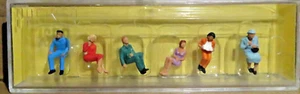 Preiser H0 1:90 enstpricht ca 1:87 Nr. 4095 Sitzende Reisende handbemalt OVP NEU - Picture 1 of 2