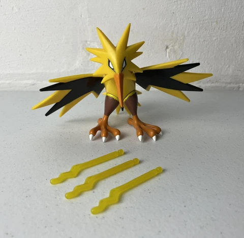 Vintage 2001 Shiny Zapdos Pokemon Hasbro Combat Figure Master Quest Nintendo Cover