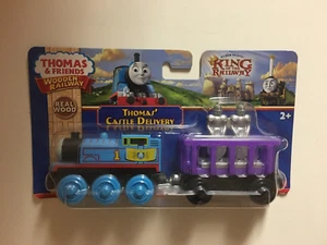 Thomas & Friends Holzbahnkönig Eisenbahnschloss Thomas Lieferung NEU - Bild 1 von 3