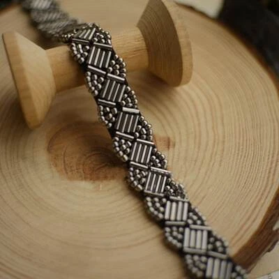 Delicado ribete de encaje con cuentas para decoración de vestido cinturón faja nupcial vendido por yarda Foto 1 de 4