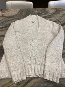 Banana Republic Soft Gray V-neck Sweater SZ M Lambs Wool - Picture 1 of 8