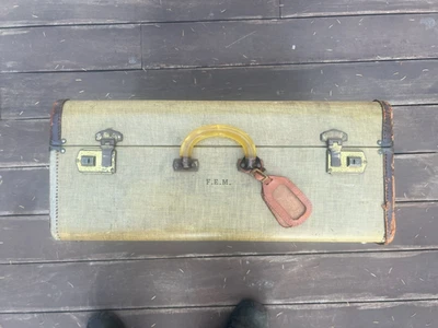 1940s Light Brown Womans Suitcase - Image 1 of 4