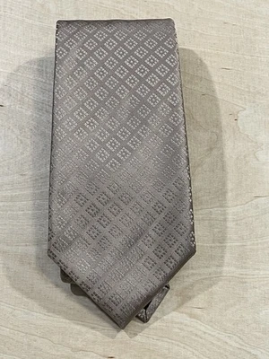 Claiborne Men 100% Silk Handmade Traditional Neck Tie  Brown - Image 1 of 4