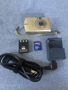 Canon Powershot SD550 7,1MP Fotocamera Digitale Elph ACCENDE *Leggere Descrizione* - Foto 1 di 9
