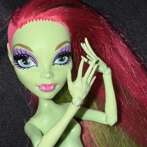 Monster High VENUS McFLYTRAP Music Festival Doll Only - Foto 1 di 5