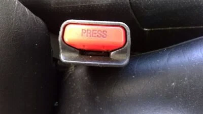 Cinturón de seguridad cubo delantero hebilla de pasajero se adapta a 10-14 FJ CRUISER 352724 Foto 1 de 4