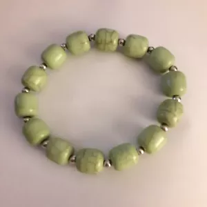 Pulsera elástica verde pálido tonos naturales casual con cuentas - Imagen 1 de 2