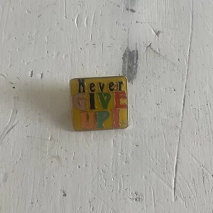Never Give Up Label Brooch Jacket Hat Pin - Picture 1 of 2