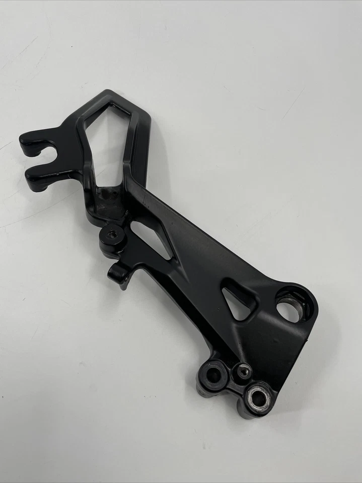 KTM RC390 390 2016 soporte de montaje de clavija lado derecho 90503039000 #D5 Foto 1 de 4