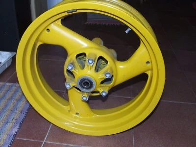 cerchio posteriore ducati monster 600 anno 98 4.5 pollici colore giallo usato Foto 1 de 3