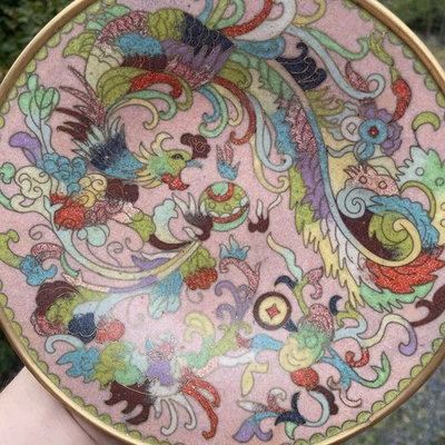 ПРЕКРАСНАЯ 8-дюймовая антикварная розовая тарелка клуазоне с многоцветным китайским японским фениксом - Изображение 1 из 4