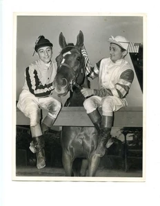 Original May 21 1942 Eddie Arcaro & Don Meader Horse Racing 7 X 9 Wire Photo - Picture 1 of 2