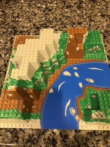 Lego Grundplatte, erhöht 32 x 32 Canyon mit blauem Fluss mit Felsen, braun 6024px2 - Bild 1 von 8