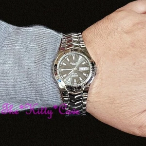 OMAX 5atm Unisexe Argent Acier Inox Seiko Movt Sportif Jour & Date Montre DYB281 - Picture 1 of 9