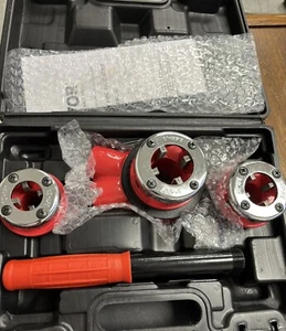 VEVOR Ratchet Pipe Threader Kit, 1/2" NPT, 3/4" NPT, 1" NPT Manual Ratcheting - Picture 1 of 1