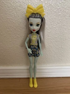 Monster High Frankie Stein Doll School Spirit - Picture 1 of 6