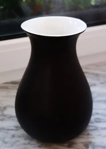 SCHWARZE VASE / Marke: MENU Organic / 20cm / Schwarz / Anthrazit - Bild 1 von 7