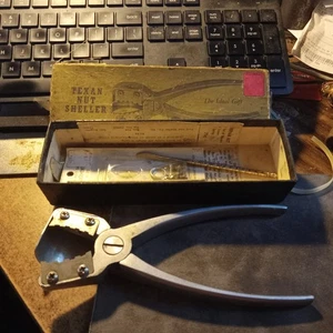 Vintage Texan Nut Sheller York 928 - Picture 1 of 7