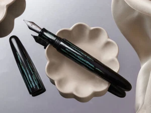 Pluma estilográfica de ensueño Wancher japonesa Urushi lacada ebonita Meraki Tsuki azul - Imagen 1 de 11