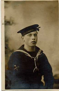 RP POSTCARD SAILOR C1914 - CHARLES HOWELL & BOW CHATHAM HMS PEMBROKE - Picture 1 of 2
