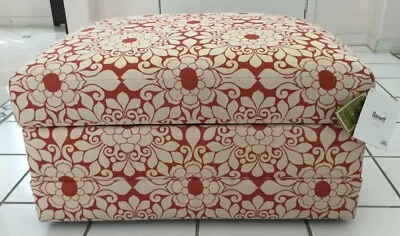 Ruedas otomanas de almacenamiento tapizadas para muebles Bassett personalizados grandes 36"x 28”x 19” Foto 1 de 4