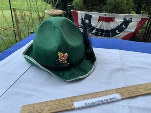 Vintage Kids Childs Small Oktoberfest Hat W/Feather Green w/Pin Couple Dancing - Picture 1 of 5