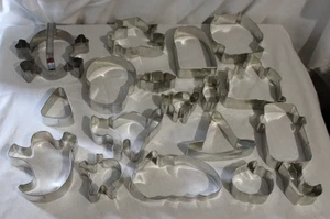 18 Halloween Motiv Metall Ausstechformen, Geist, Totenkopf, Kürbis, Hexe + - Bild 1 von 1