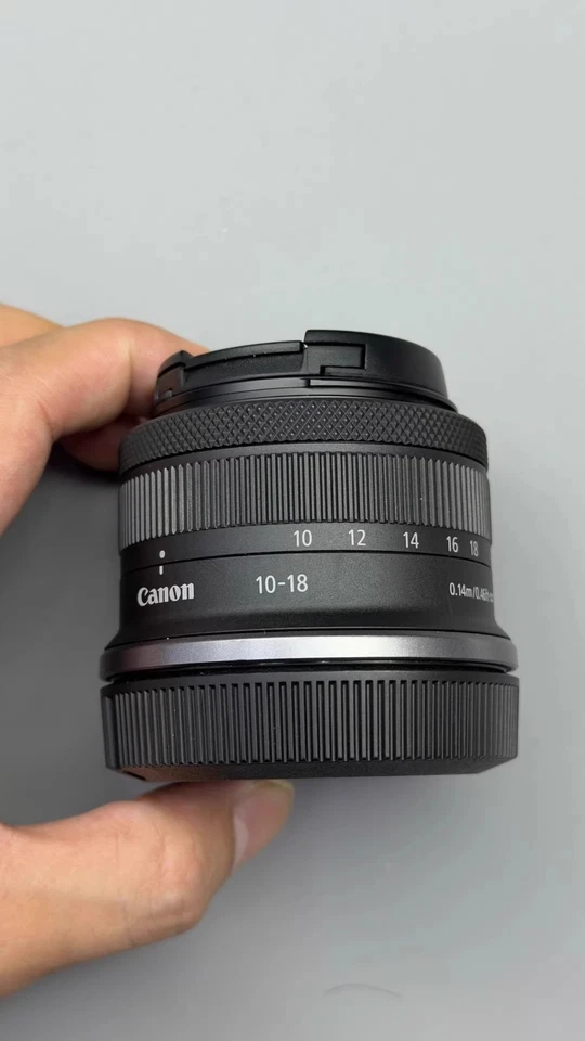 Zoom ultra ancho Canon RF-S10-18 mm F4,5-6,3 IS STM para montaje RF ligero Foto 1 de 4