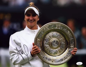 Foto auténtica firmada a mano "Wimbledon" 11x14 de MARKETA VONDROUSOVA (CERTIFICADO DE AUTENTICIDAD JSA) - Imagen 1 de 2