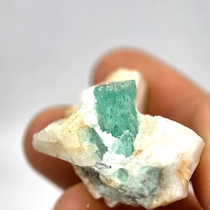 VERY CLEAR NATURAL EMERALD CRYSTAL ON MATRIX FROM MUZO - COLOMBIA 30.4 grams - Picture 1 of 11