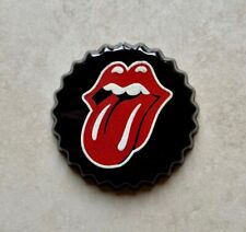 ROLLING STONES LIPS EMBOSSED METAL BOTTLE TOP WALL SIGN 13cm MAN CAVE ROCK BAND