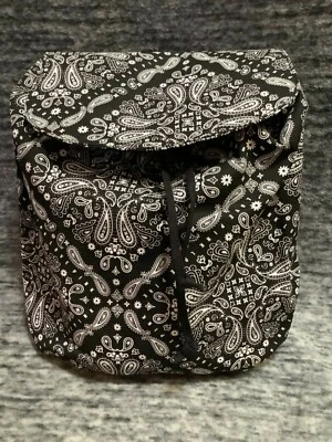 Victoria's Secret Rosa Mini Mochila Cubo Paisley Negro Blanco Nuevo en Paquete Foto 1 de 4