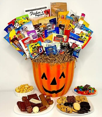 Cesta de regalo de Halloween de calabaza premium hecha a mano con dulces chocolate y bocadillos Foto 1 de 4