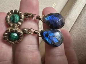 Labradorite and Malachite Gold Tone Dangle Earrings - Imagen 1 de 17