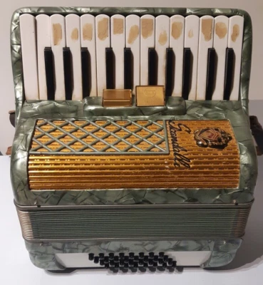 ACCORDÉON SCANDALLI MADE IN ITALY NUMÉROTÉ RARE - Photo 1/4