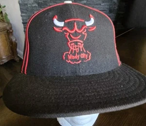 Cappello New Era 59Fifty Hardwood Classics Red Chicago Bulls Windy City montato 7 1/4 - Foto 1 di 4