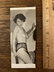 50’s Girl Pretty PIN UP Risque Nudes Original B&W Girlie Photo 5x2- 93025 Trim - Picture 1 of 2