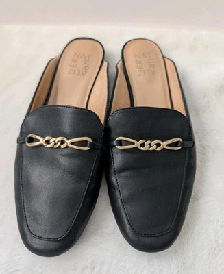 Naturalizer Kayden Mules Mujer Talla 7.5M Negro Zapatos Sin Cordones Acento Dorado Foto 1 de 4