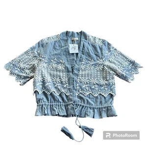LOVESHACKFANCY Damen 2 blaue Chambray Georgia Blumen bestickt Cropped Bluse - Bild 1 von 12