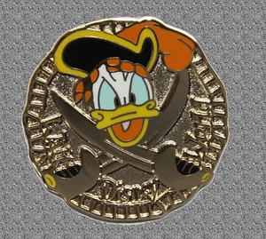 Donald Gold Pirate Coin Pin DISNEY Cast Lanyard - Walt Disney World Series 2 - Picture 1 of 1
