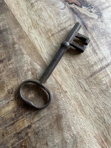 ⭐️🗝 Old Vintage Antique HUGE Georgian iron Safe Skeleton Castle Key 🗝⭐️ Cover