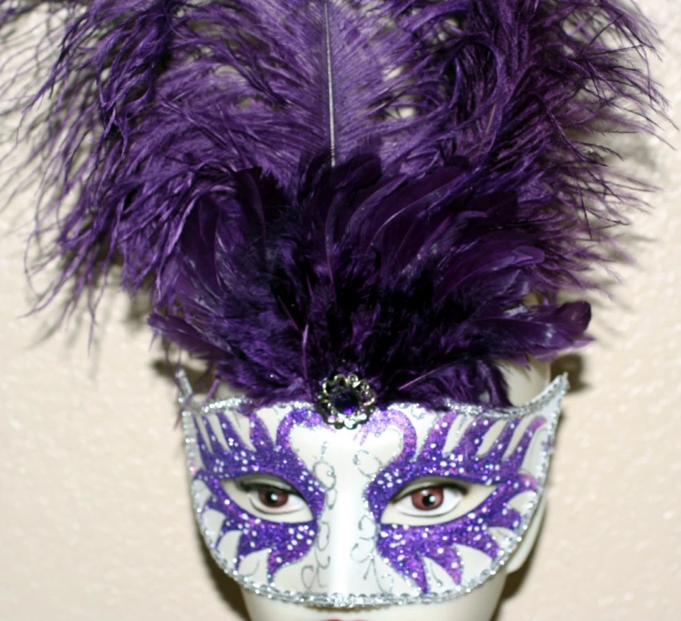 VENETIAN Mardi Gras Masquerade Ball SILVER PURPLE MASK w/ GLITTERS FEATHERS New - Image 1 of 1